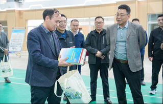 西藏自治区政协领导来校调研我校...